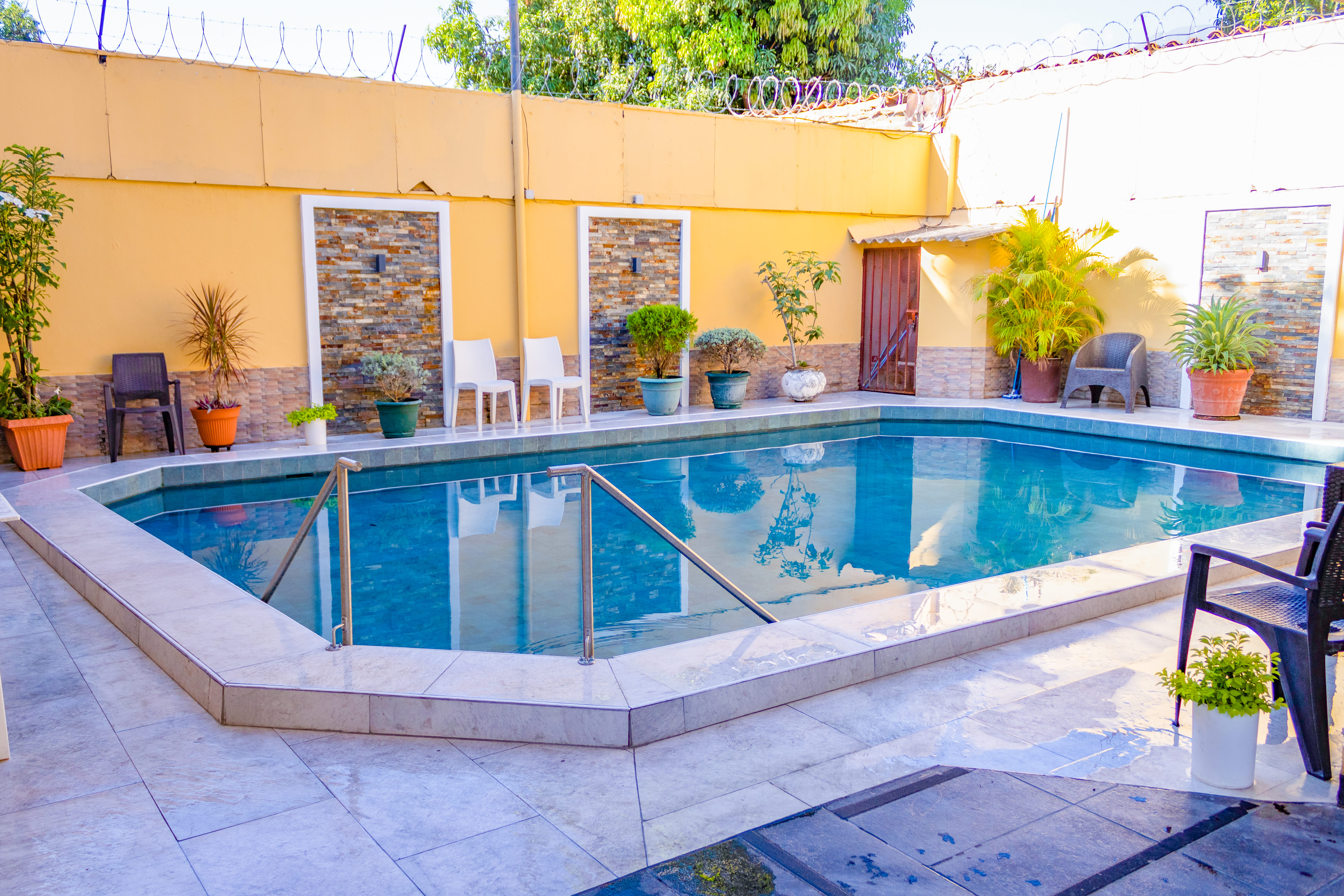 Piscina, Gimnasio y Bussines Center