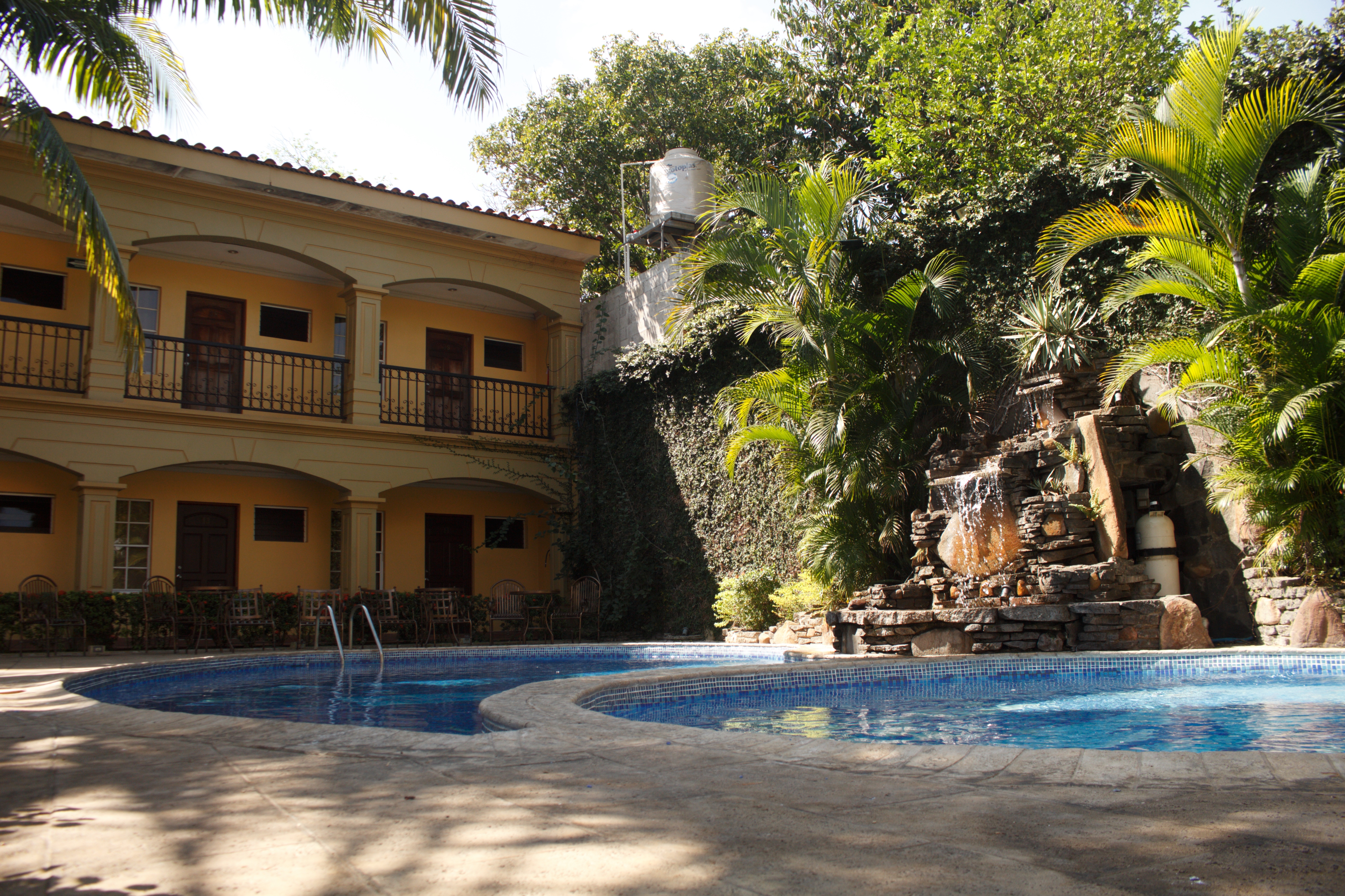 Servicio de Restaurante, Bar, Piscina y Eventos
