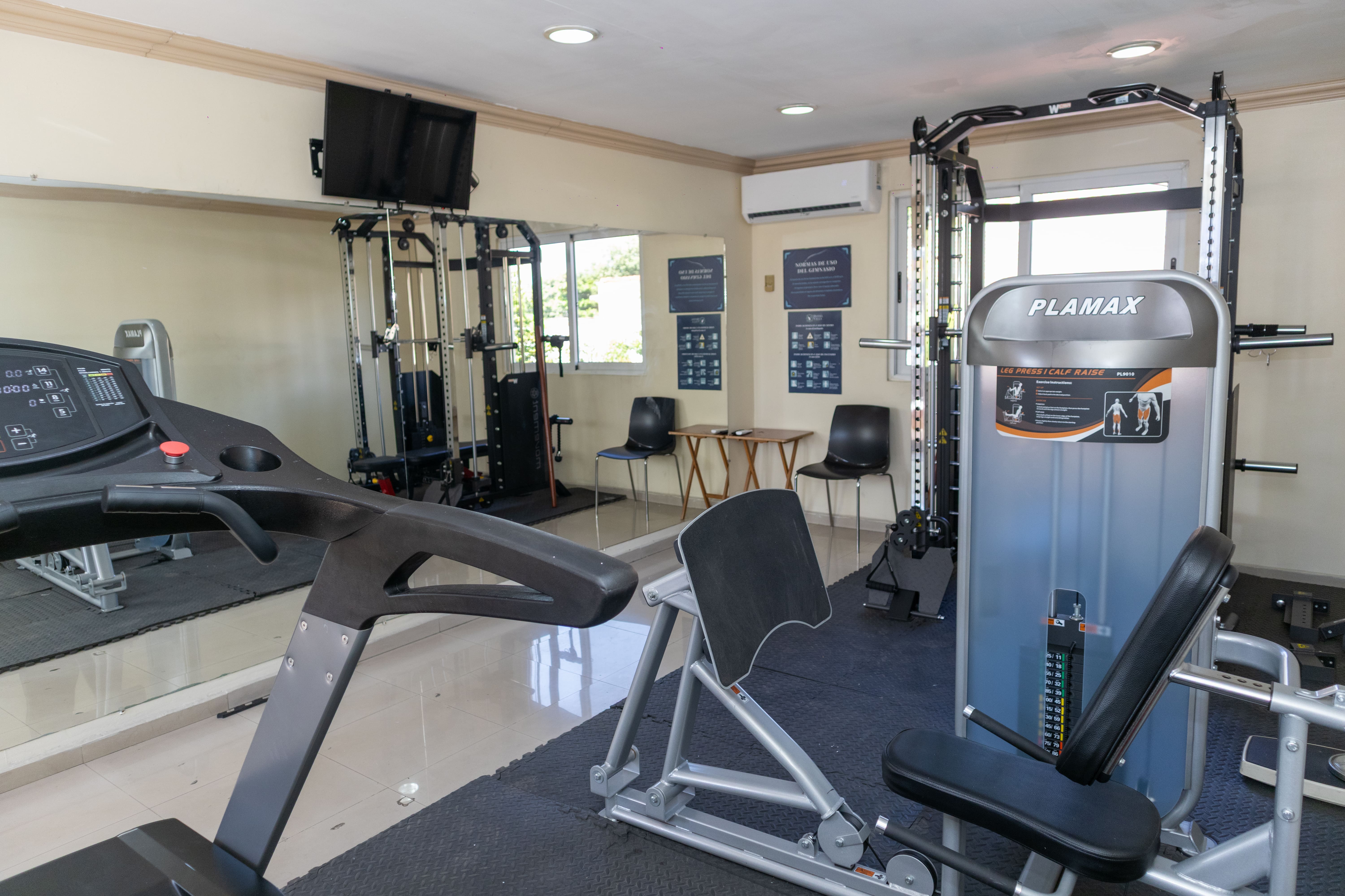 Piscina, Gimnasio y Bussines Center
