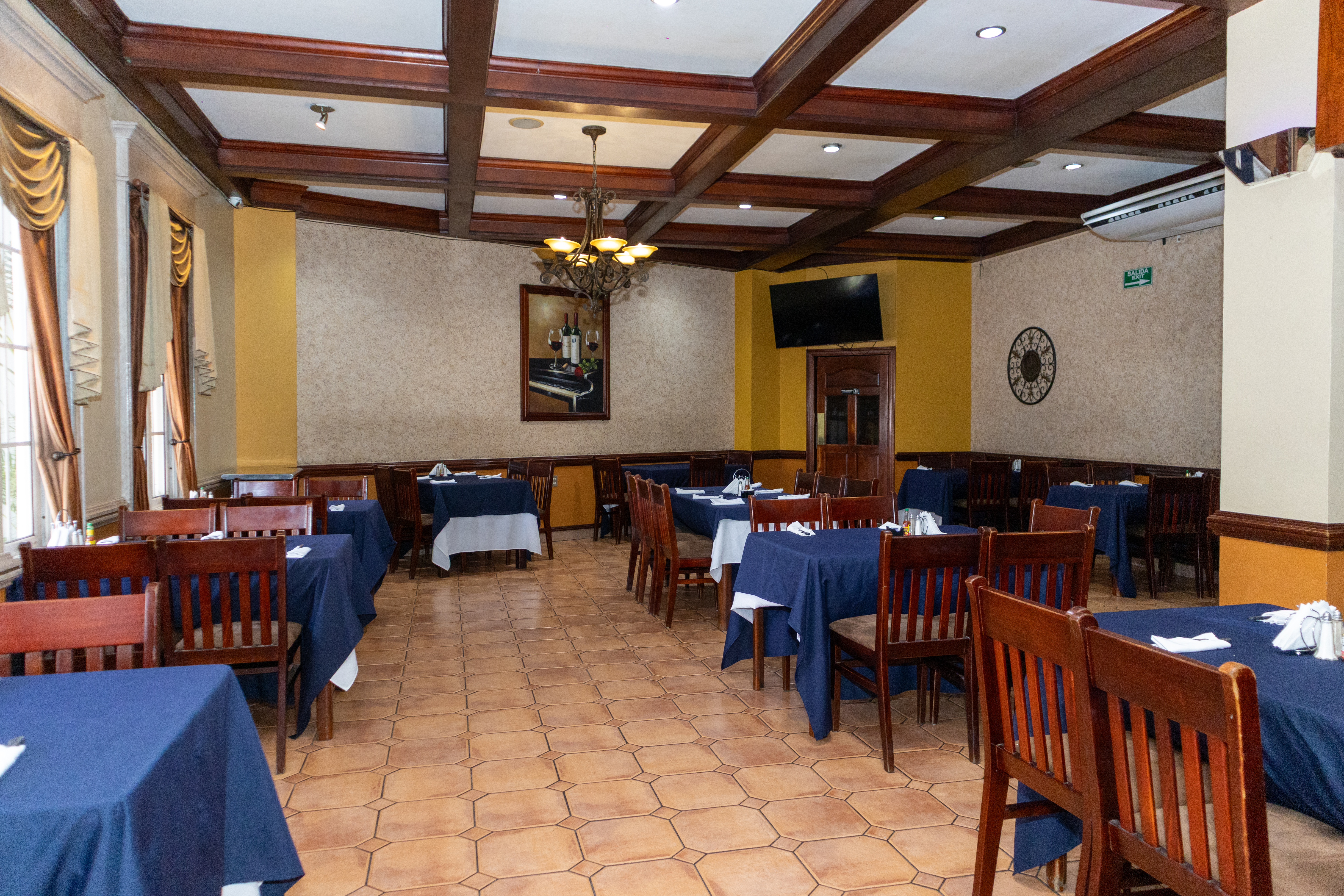 Servicio de Restaurante, Bar, Piscina y Eventos