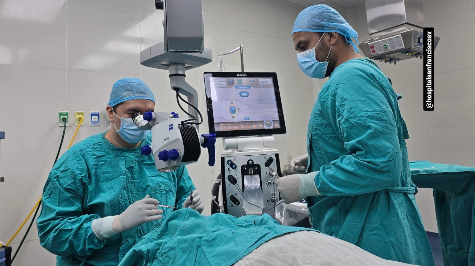 Cirugía de Facoemulsificación (catarata) + lente intraocular por cada ojo